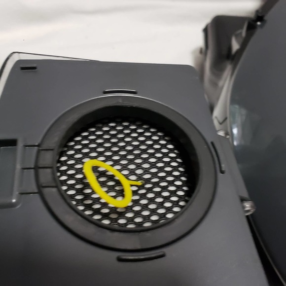 SAMSUNG Powerbot R7040 wifi robotic vacuum cleaner, new brushroll & filter - Picture 3 of 5